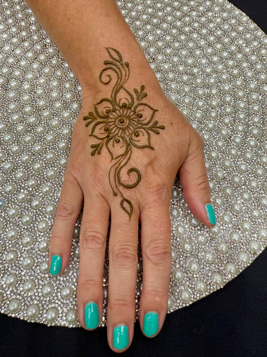 Minni Henna Session